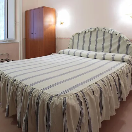 Hotel Lazzari *
