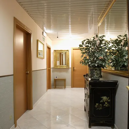 拉扎利酒店 酒店
