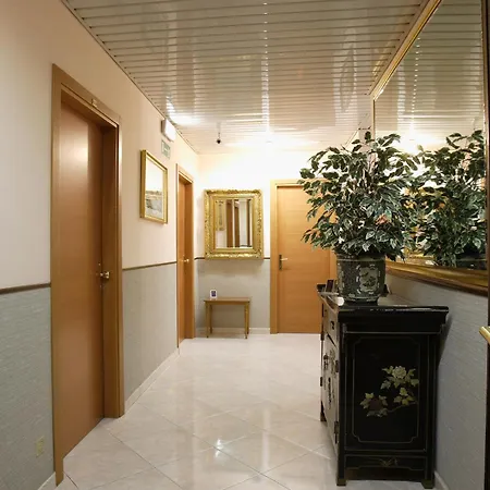 Lazzari Отель