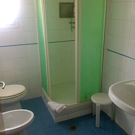 Lazzari Hotel *
