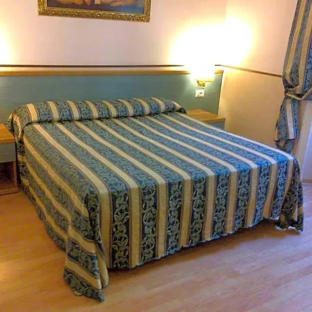 Lazzari Hotel Rome