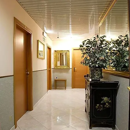 Lazzari *