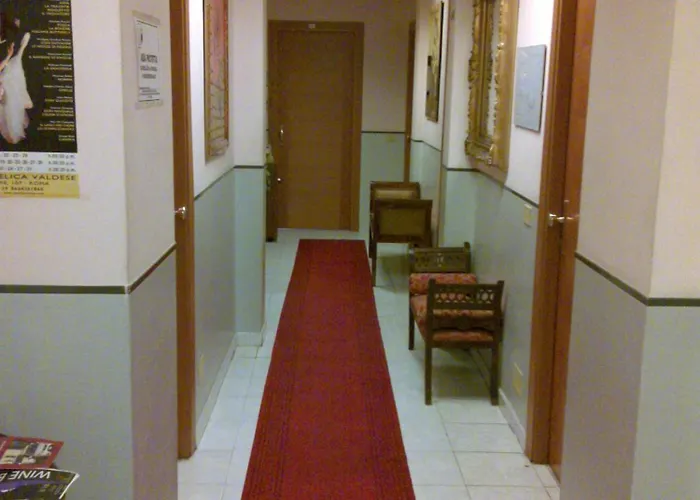 Lazzari Hotel