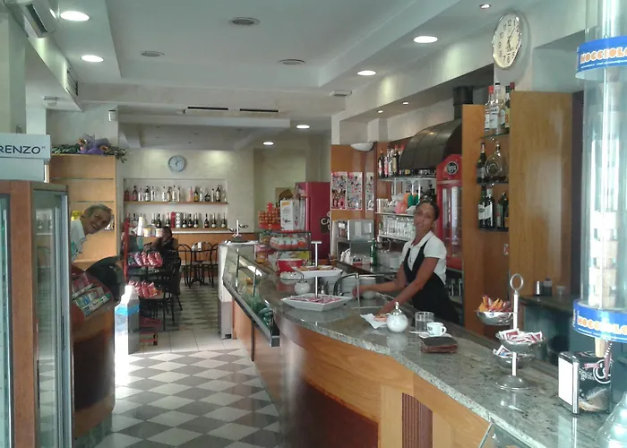 Lazzari Hotel *