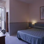 Lazzari * روما