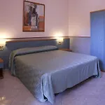 Lazzari * روما