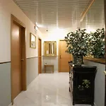 Lazzari فندق