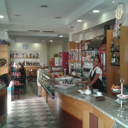 Lazzari Hotel *